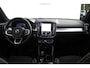 Volvo XC40 B4 Plus Black Edition | Panoramadak | Trekhaak | Verwarmbare voorstoelen en stuurwiel | Premium audio by Harman Kardon | 360 graden camera | Adaptieve cruise control |