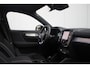 Volvo XC40 B4 Plus Black Edition | Panoramadak | Trekhaak | Verwarmbare voorstoelen en stuurwiel | Premium audio by Harman Kardon | 360 graden camera | Adaptieve cruise control |