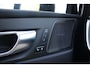 Volvo XC60 T6 Plug-in hybrid AWD Ultra Black Edition | Luchtvering | Trekhaak | Panoramadak | Verwarmbare voorstoelen, achterbank en stuurwiel | Head-up display |  Premium audio by Harman Kardon |