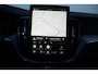 Volvo XC60 T6 Plug-in hybrid AWD Ultra Black Edition | Luchtvering | Trekhaak | Panoramadak | Verwarmbare voorstoelen, achterbank en stuurwiel | Head-up display |  Premium audio by Harman Kardon |