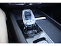 Volvo XC60 T6 Plug-in hybrid AWD Ultra Black Edition | Luchtvering | Trekhaak | Panoramadak | Verwarmbare voorstoelen, achterbank en stuurwiel | Head-up display |  Premium audio by Harman Kardon |