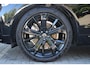 Volvo XC60 T6 Plug-in hybrid AWD Ultra Black Edition | Luchtvering | Trekhaak | Panoramadak | Verwarmbare voorstoelen, achterbank en stuurwiel | Head-up display |  Premium audio by Harman Kardon |