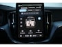 Volvo XC60 T6 Plug-in hybrid AWD Ultra Black Edition | Luchtvering | Trekhaak | Panoramadak | Verwarmbare voorstoelen, achterbank en stuurwiel | Head-up display |  Premium audio by Harman Kardon |