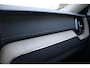 Volvo XC60 T6 Plug-in hybrid AWD Ultra Dark | Luchtvering | Panoramadak | Trekhaak | Verwarmbare voorstoelen, achterbank en stuurwiel | Head-up display | 360 graden camera | Premium audio by Harman Kardon | Apple carplay/Android auto