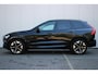 Volvo XC60 T6 Plug-in hybrid AWD Ultra Dark | Luchtvering | Panoramadak | Trekhaak | Verwarmbare voorstoelen, achterbank en stuurwiel | Head-up display | 360 graden camera | Premium audio by Harman Kardon | Apple carplay/Android auto