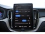 Volvo XC60 T6 Plug-in hybrid AWD Ultra Dark | Luchtvering | Panoramadak | Trekhaak | Verwarmbare voorstoelen, achterbank en stuurwiel | Head-up display | 360 graden camera | Premium audio by Harman Kardon | Apple carplay/Android auto