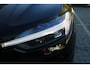 Volvo XC60 T6 Plug-in hybrid AWD Ultra Dark | Luchtvering | Panoramadak | Trekhaak | Verwarmbare voorstoelen, achterbank en stuurwiel | Head-up display | 360 graden camera | Premium audio by Harman Kardon | Apple carplay/Android auto