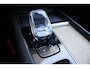 Volvo XC60 T6 Plug-in hybrid AWD Ultra Dark | Luchtvering | Panoramadak | Trekhaak | Verwarmbare voorstoelen, achterbank en stuurwiel | Head-up display | 360 graden camera | Premium audio by Harman Kardon | Apple carplay/Android auto
