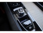 Volvo XC60 T6 Plug-in hybrid AWD Ultra Dark | Luchtvering | Panoramadak | Trekhaak | Verwarmbare voorstoelen, achterbank en stuurwiel | Head-up display | 360 graden camera | Premium audio by Harman Kardon | Apple carplay/Android auto