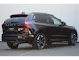 Volvo XC60 T6 Plug-in hybrid AWD Ultra Dark | Luchtvering | Panoramadak | Trekhaak | Verwarmbare voorstoelen, achterbank en stuurwiel | Head-up display | 360 graden camera | Premium audio by Harman Kardon | Apple carplay/Android auto