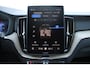 Volvo XC60 T6 Plug-in hybrid AWD Ultra Dark | Luchtvering | Panoramadak | Trekhaak | Verwarmbare voorstoelen, achterbank en stuurwiel | Head-up display | 360 graden camera | Premium audio by Harman Kardon | Apple carplay/Android auto