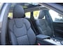 Volvo XC60 T6 Plug-in hybrid AWD Ultra Dark | Luchtvering | Panoramadak | Trekhaak | Verwarmbare voorstoelen, achterbank en stuurwiel | Head-up display | 360 graden camera | Premium audio by Harman Kardon | Apple carplay/Android auto