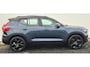 Volvo XC40 2.0 B3 Ultra Black Edition Panorama dak - 360 Camera - 20” Wielen - Lounge-pakket - Harman Kardon Audio -  Climate - R980 Interieur – Power seats met memory - Two Tone – Full led koplampen –Donkere hemel.