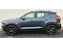 Volvo XC40 2.0 B3 Ultra Black Edition Panorama dak - 360 Camera - 20” Wielen - Lounge-pakket - Harman Kardon Audio -  Climate - R980 Interieur – Power seats met memory - Two Tone – Full led koplampen –Donkere hemel.