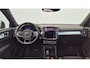 Volvo XC40 2.0 B3 Ultra Black Edition Panorama dak - 360 Camera - 20” Wielen - Lounge-pakket - Harman Kardon Audio -  Climate - R980 Interieur – Power seats met memory - Two Tone – Full led koplampen –Donkere hemel.