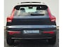 Volvo XC40 2.0 B3 Ultra Black Edition Panorama dak - 360 Camera - 20” Wielen - Lounge-pakket - Harman Kardon Audio -  Climate - R980 Interieur – Power seats met memory - Two Tone – Full led koplampen –Donkere hemel.