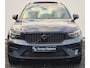Volvo XC40 2.0 B3 Ultra Black Edition Panorama dak - 360 Camera - 20” Wielen - Lounge-pakket - Harman Kardon Audio -  Climate - R980 Interieur – Power seats met memory - Two Tone – Full led koplampen –Donkere hemel.