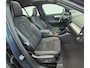 Volvo XC40 2.0 B3 Ultra Black Edition Panorama dak - 360 Camera - 20” Wielen - Lounge-pakket - Harman Kardon Audio -  Climate - R980 Interieur – Power seats met memory - Two Tone – Full led koplampen –Donkere hemel.