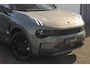 Lynk & Co 01 276PK Automaat More / Adaptive cruise control / Leren bekleding / Elektrisch verstelbare stoelen / Schuif- kanteldak / Stoel- en stuurverwarming / Parkeersensoren V+A / 360 Graden Camera / Elektrische achterklep / 20" lichtmetalen velgen