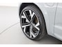 Volvo XC60 2.0 T8 Plug-in hybrid AWD Ultra Black Edition | Luchtvering | Massage | Bowers & Wilkins | 22 inch | Trekhaak |