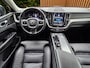 Volvo XC60 2.0 T6 Plug-in hybrid AWD Ultimate Dark | Trekhaak | 360 Cam | Pano | Memory | Harman/Kardon