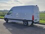 Mercedes-Benz Sprinter 317 L2H2 RWD Automaat Airco Mbux Camera Cruise Control Apple Carplay Parkeersensoren 3 Zits Euro6 170 PK!