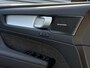 Volvo XC40 2.0 B4 Plus Dark Mild hybrid, Automaat, Panoramadak, 19 inch wielen met all-season banden, Trekhaak semi elektrisch, Stoelverwarming, Stuurverwarming, Elektrische stoelen, Leder-nubuck bekleding