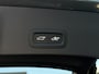 Volvo XC40 2.0 B4 Plus Dark Mild hybrid, Automaat, Panoramadak, 19 inch wielen met all-season banden, Trekhaak semi elektrisch, Stoelverwarming, Stuurverwarming, Elektrische stoelen, Leder-nubuck bekleding
