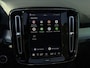 Volvo XC40 2.0 B4 Plus Dark Mild hybrid, Automaat, Panoramadak, 19 inch wielen met all-season banden, Trekhaak semi elektrisch, Stoelverwarming, Stuurverwarming, Elektrische stoelen, Leder-nubuck bekleding