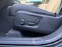 Volvo XC40 2.0 B4 Plus Dark Mild hybrid, Automaat, Panoramadak, 19 inch wielen met all-season banden, Trekhaak semi elektrisch, Stoelverwarming, Stuurverwarming, Elektrische stoelen, Leder-nubuck bekleding