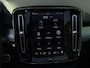 Volvo XC40 2.0 B4 Plus Dark Mild hybrid, Automaat, Panoramadak, 19 inch wielen met all-season banden, Trekhaak semi elektrisch, Stoelverwarming, Stuurverwarming, Elektrische stoelen, Leder-nubuck bekleding
