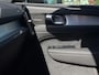 Volvo XC40 2.0 B4 Plus Dark Mild hybrid, Automaat, Panoramadak, 19 inch wielen met all-season banden, Trekhaak semi elektrisch, Stoelverwarming, Stuurverwarming, Elektrische stoelen, Leder-nubuck bekleding
