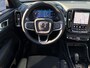 Volvo XC40 2.0 B4 Plus Dark Mild hybrid, Automaat, Panoramadak, 19 inch wielen met all-season banden, Trekhaak semi elektrisch, Stoelverwarming, Stuurverwarming, Elektrische stoelen, Leder-nubuck bekleding