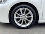 Lexus CT 200h | Parelmoer wit, Parkeersensoren voor + achter, Stoelverwarming, Climate control, Cruise control, Licht + Regensensor