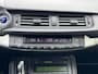 Lexus CT 200h | Parelmoer wit, Parkeersensoren voor + achter, Stoelverwarming, Climate control, Cruise control, Licht + Regensensor