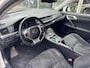 Lexus CT 200h | Parelmoer wit, Parkeersensoren voor + achter, Stoelverwarming, Climate control, Cruise control, Licht + Regensensor