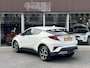 Toyota C-HR / C-HR+ 2.0 Hybrid Style | Parelmoer wit, Dodehoekherkenning, Stoel + Stuurverwarming, Parkeersensoren, CarPlay, Navigatie