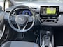 Toyota Corolla 1.8 Hybrid Executive | Parelmoer wit, 18 inch, Leer/Alcantara, Stoelverwarming, Parkeersensoren, Keyless, Apple CarPlay/Android auto