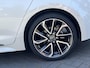 Toyota Corolla 1.8 Hybrid Executive | Parelmoer wit, 18 inch, Leer/Alcantara, Stoelverwarming, Parkeersensoren, Keyless, Apple CarPlay/Android auto