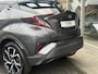 Toyota C-HR / C-HR+ 1.8 Hybrid Bi-Tone Plus | Leer, Stoel + Stuurverwarming, Navigatie, Dodehoekherkenning, Parkeersensoren