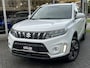 Suzuki Vitara 1.5 Hybrid Style | Trekhaak, Panoramadak, Dodehoekherkenning, Parkeersensoren, Half leer, Stoelverwarming, Keyless