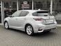 Lexus CT 200h Luxury Line | Leer, Geheugenfunctie, Stoelverwarming, Parkeersensoren, Navigatie, Camera, Licht + Regensensor