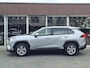 Toyota RAV4 Hybrid 220 AWD Dynamic | Stoelverwarming, Groot scherm, Parkeersensoren, Licht + Regensensor, 1650KG Trekgewicht