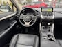 Lexus NX 300h AWD Luxury Line | Groot Scherm, Adaptive cruise control, Leer, Stoelverwarming, Parkeersensoren, Elektrische achterklep, 18 inch