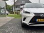 Lexus NX 300h AWD Luxury Line | Groot Scherm, Adaptive cruise control, Leer, Stoelverwarming, Parkeersensoren, Elektrische achterklep, 18 inch