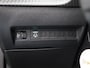 Peugeot 2008 1.2 Hybrid 145 Allure 8 Jaar Garantie | Apple Carplay | Keyless | Camera Voor + Achter | Parkeersenoren Voor en Achter | Cruise Control | Dodehoekbewaking | LED Verlichting