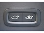 Volvo XC40 B4 Plus Black Edition | Panoramadak | Trekhaak | Verwarmbare voorstoelen, achterbank en stuurwiel | 360 graden camera | Premium audio by Harman Kardon | Apple carplay/Android auto
