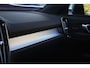 Volvo XC40 B4 Plus Black Edition | Panoramadak | Trekhaak | Verwarmbare voorstoelen, achterbank en stuurwiel | 360 graden camera | Premium audio by Harman Kardon | Apple carplay/Android auto