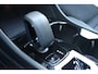 Volvo XC40 B4 Plus Black Edition | Panoramadak | Trekhaak | Verwarmbare voorstoelen, achterbank en stuurwiel | 360 graden camera | Premium audio by Harman Kardon | Apple carplay/Android auto