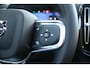 Volvo XC40 B4 Plus Black Edition | Panoramadak | Trekhaak | Verwarmbare voorstoelen, achterbank en stuurwiel | 360 graden camera | Premium audio by Harman Kardon | Apple carplay/Android auto